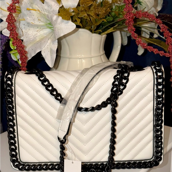 ALDO Greenwood White Quilted Shoulder Bag/Crossbody Bag - Picture 2 of 16